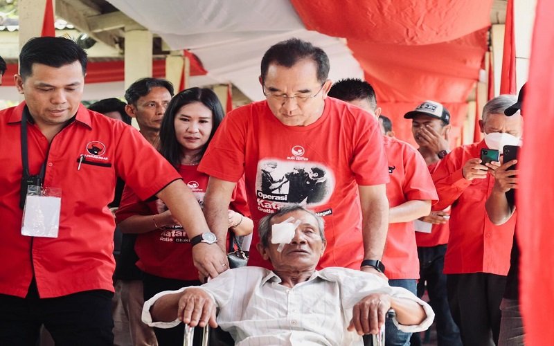 Operasi Katarak Gratis, Rudianto Tjen Ajak Doakan Kesembuhan Pasien