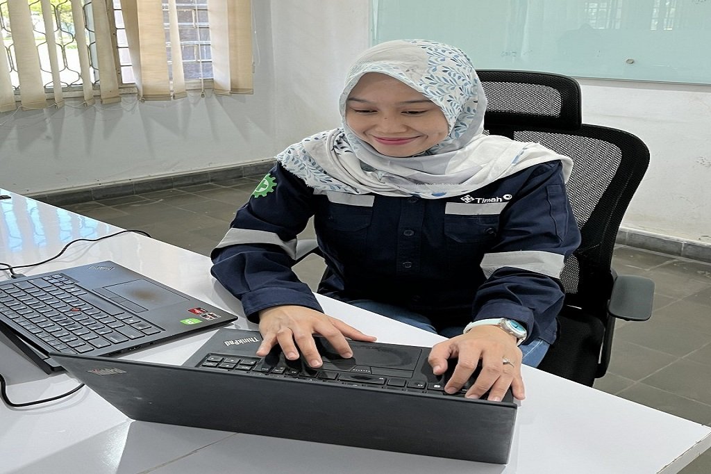 Menembus Batas di Dunia Metalurgi, Perjalanan Eka Widiastuti di TSL Ausmelt PT TIMAH Tbk. (Foto: doc. Humas PT Timah Tbk)