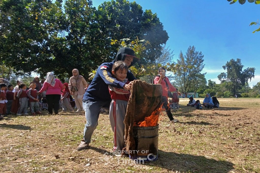 Langkah nyata PT TIMAH Tbk, Siswa TK Stannia diberi edukasi bahaya kebakaran. (Foto: doc. Humas PT Timah Tbk)