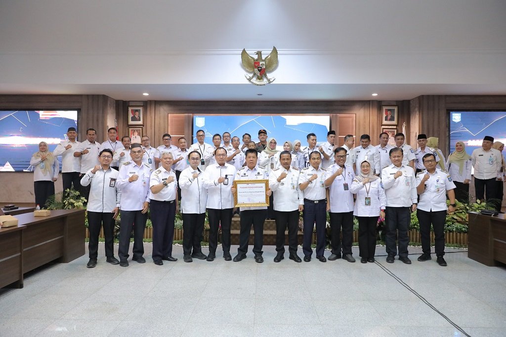 Diterpa Isu, Dijawab Prestasi! Gubernur Hidayat Arsani Raih Piagam Anti Korupsi KPK, Bukti Babel Makin Bersih dan Berintegritas. (Foto: doc. Humas Diskominfo Babel)