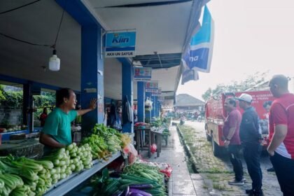 Wali Kota Pangkalpinang, Prof. Saparudin menyampaikan gerakan Pangkalpinang bersih fokus di Pasar Parit Lalang, lingkungan makin nyaman. (Foto: doc. Humas Diskominfo Pkp)
