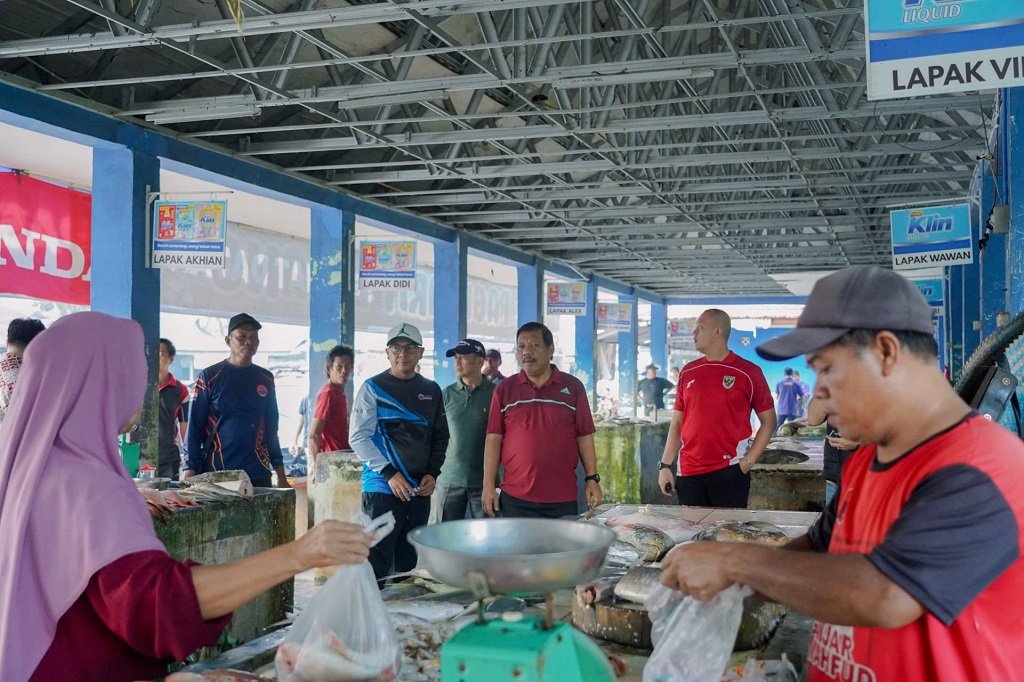 Wali Kota Pangkalpinang, Prof. Saparudin menyampaikan bahwa gerakan Pangkalpinang Bersih sasar Pasar Parit Lalang, beri kenyamanan untuk masyarakat. (Foto: doc. Humas Diskominfo Pkp)