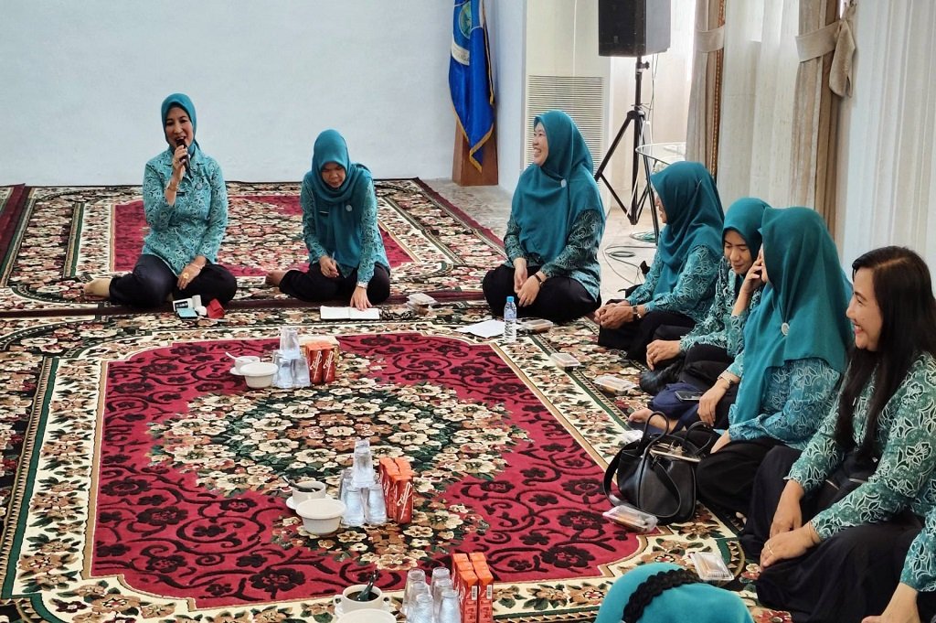 Ketua TP PKK Kota Pangkalpinang, Bunda Hj. Susanti Saparudin mengemukakan Halal Bihalal TP PKK Pangkalpinang penuh kehangatan, perkuat kebersamaan dan arah program. (Foto: doc. Humas Diskominfo Pkp)