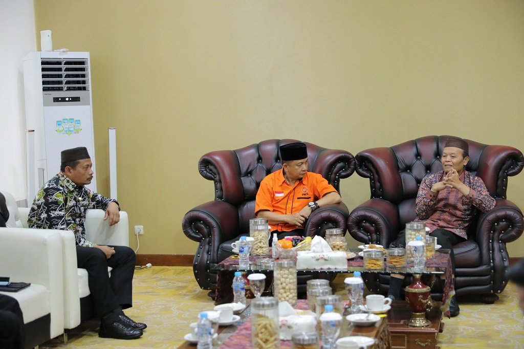 Momen Penutupan Kunker, Pj Sekda Babel Fery Antar Wakil Ketua MPR RI Tinggalkan Babel. (Foto: doc. Humas Diskominfo Babel)