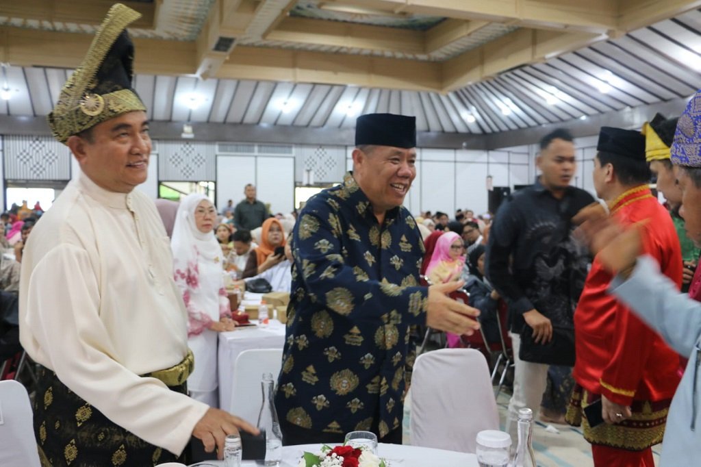 Tradisi Tetap Hidup, Gubernur Babel Hidayat Arsani Ramaikan Halalbihalal dan Festival Bedulang IKMB. (Foto: doc. Humas Diskominfo Babel) 