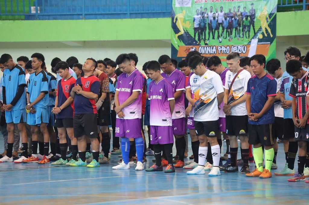 Event Seru! Wakil Wali Kota Pangkalpinang Dessy Ayutrisna Tandai Pembukaan Turnamen Futsal Gereja se-Pangkalpinan. (Foto: doc. Humas Diskominfo Pkp)