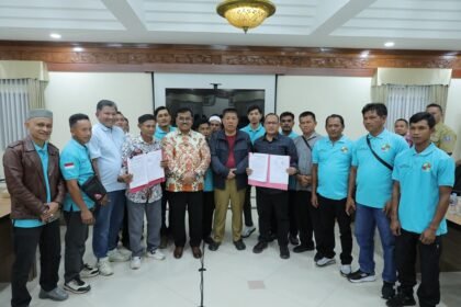 Gubernur Hidayat Arsani Saksikan Penandatanganan Kemitraan Plasma Perkebunan PT Rebinmas Jaya dan Koperasi Produsen Aik Kalak Makmur Sejahtera. (Foto: doc. Humas Diskominfo Babel)