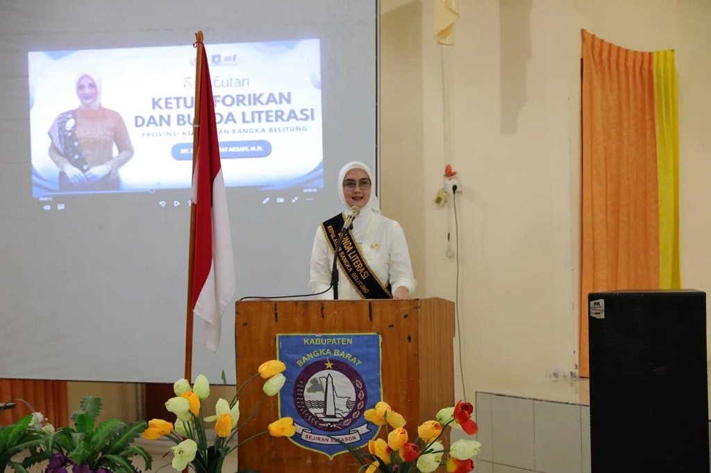 Perkuat SDM Daerah, Bunda Noni Hidayat Arsani Kukuhkan FORIKAN dan Bunda Literasi Bangka Barat. (Foto: doc. Humas Diskominfo Babel)
