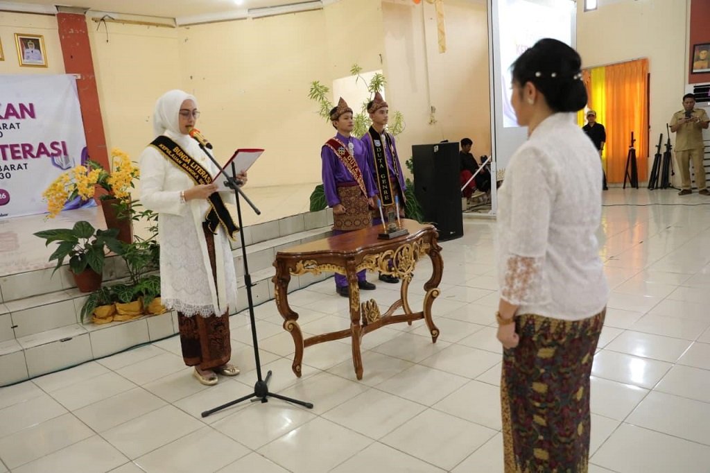 Pengukuhan Penting! Bunda Noni Hidayat Arsani Perkuat FORIKAN dan Bunda Literasi Bangka Barat. (Foto: doc. Humas Diskominfo Babel)