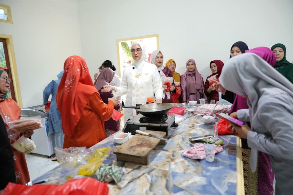 Belo Laut Disiapkan Jadi Destinasi Oleh-Oleh, Noni Hidayat Arsani Dukung UMKM “Yuk Sum”. (Foto: doc. Humas Diskominfo Babel)