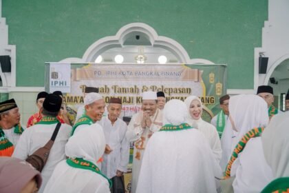 Wali Kota Pangkalpinang Prof. Saparudin Beri Pesan Tentang Ujian dan Makna Ibadah kepada Calhaj. (Foto: doc. Humas Diskominfo Pkp)