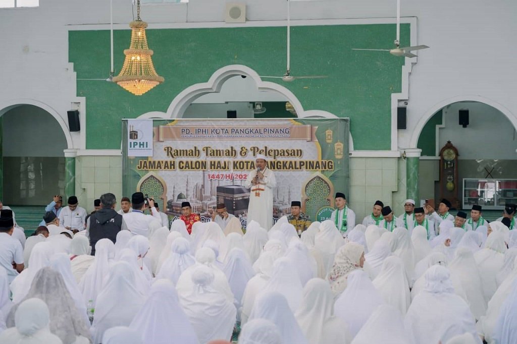 Di hadapan ratusan calon jemaah,Prof. Saparudin menekankan, ibadah haji bukan sekadar perjalanan ke Tanah Suci, melainkan rangkaian ujian yang akan menguji kesabaran dan keikhlasan setiap individu. (Foto: doc. Humas Diskominfo Pkp)
