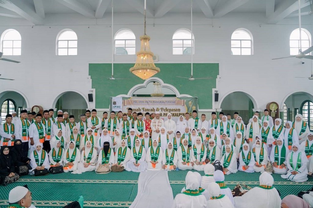 Wali Kota Pangkalpinang Prof. Saparudin menghadiri ramah tamah bersama 297 calon jemaah haji Kota Pangkalpinang yang digelar Ikatan Persaudaraan Haji Indonesia (IPHI), di Masjid Jamik. (Foto: doc. Humas Diskominfo Pkp)