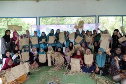 Perempuan Pesisir Bangka Belitung Dibekali Skill Baru, Daun Nipah Jadi Peluang Bisnis. (Foto: doc. Humas Diskominfo Babel)