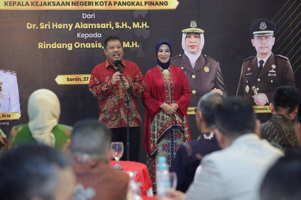 Sambutan dari Wali Kota Pangkalpinang Prof. Saparudin dalam acara ramah tamah Kajari Pangkalpinang Rindang Onasis yang digelar di Rumah Dinas Wali Kota. (Foto: doc. Humas Diskominfo Pkp)