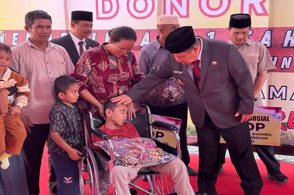 Satu Tahun Kepemimpinan Gubernur Hidayat Arsani, Pemprov Babel Perkuat Kepedulian Lewat Bantuan Sosial. (Foto: doc. Humas Diskominfo Babel)