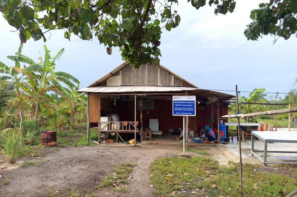 Gerakan Ekonomi Masyarakat, PT TIMAH Berdayakan KWT Lanjut Lestari Lewat Produk Belacan Cinta. (Foto: doc. PT Timah Tbk)