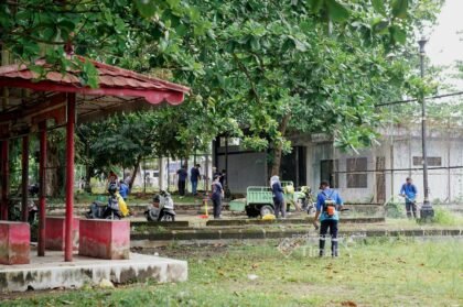 Gotong Royong Jumat Bersih di Taman Sari Sungailiat, Langkah PT TIMAH Wujudkan Ruang Publik yang Sehat