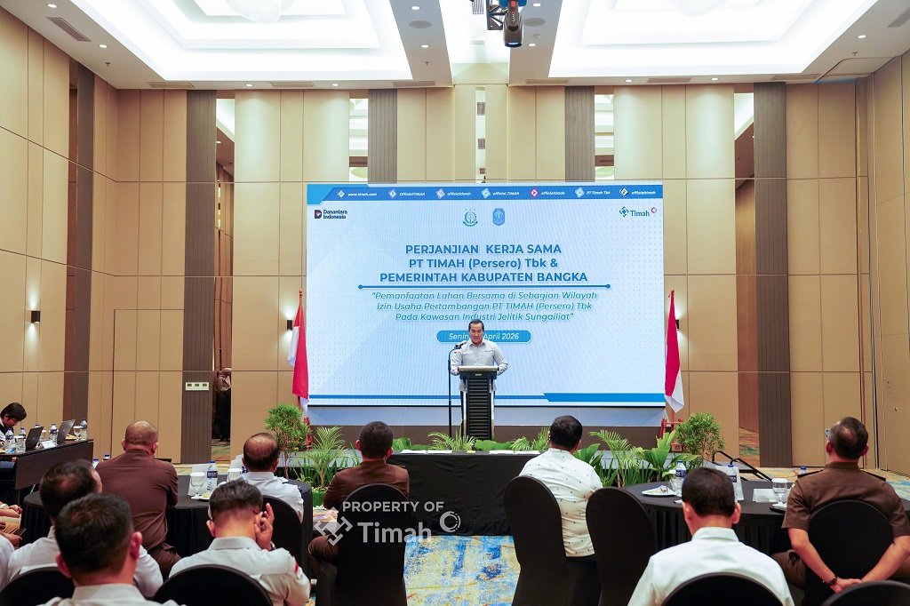 Direktur Utama PT TIMAH (Persero) Tbk Restu Widiyantoro dan Pemkab Bangka Teken Kesepakatan Lahan Jelitik, Kejati Babel Ikut Mengawal. (Foto: doc. Humas PT Timah Tbk)