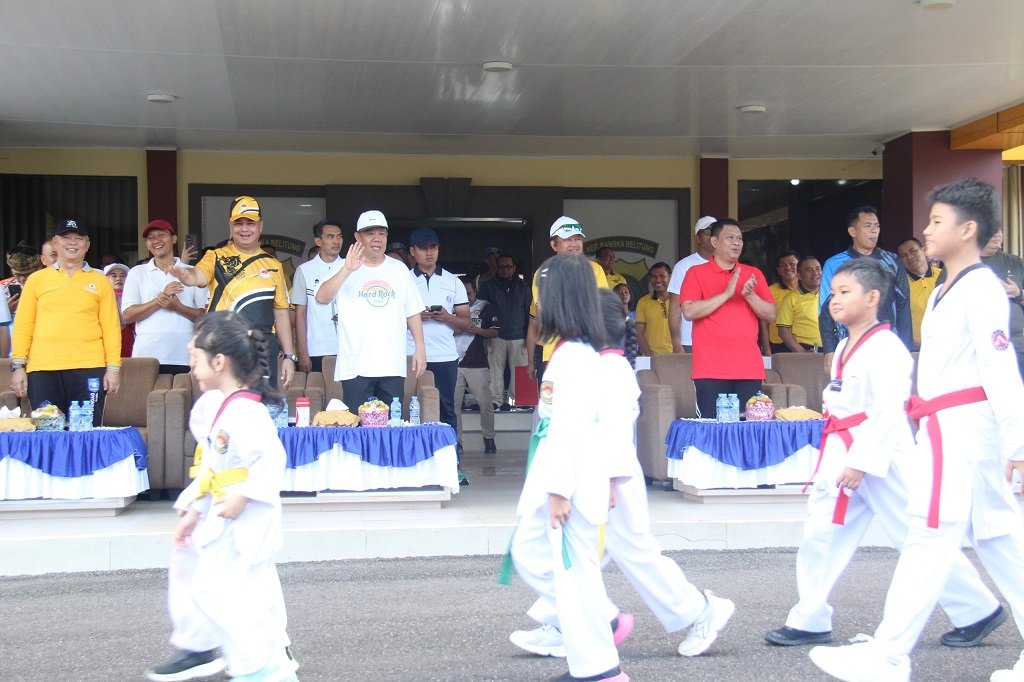 Sinergitas Pemerintah dan Masyarakat Menguat, Gubernur Babel Hidayat Arsani Hadiri Porseni Bhayangkara. (Foto: doc. Humas Diskominfo Babel)