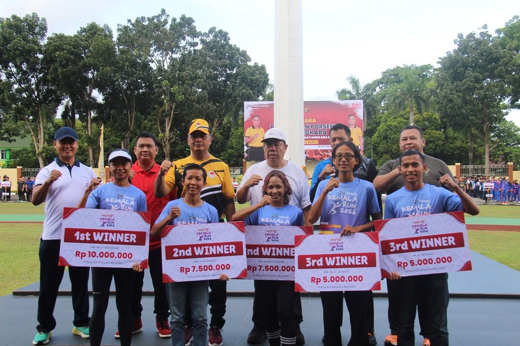 Momen Meriah! Gubernur Babel Hidayat Arsani Hadiri Porseni Bhayangkara Bersama Masyarakat. (Foto: doc. Humas Diskominfo Babel)