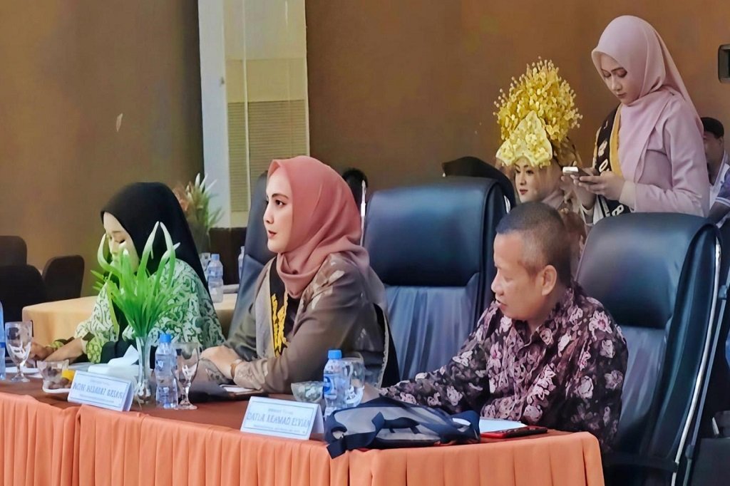 Pesan Penting Bunda Literasi Provinsi Babel Noni Hidayat Arsani: Kita Harus Bangga dengan Bahasa Daerah. (Foto: doc. Humas Diskominfo Babel)