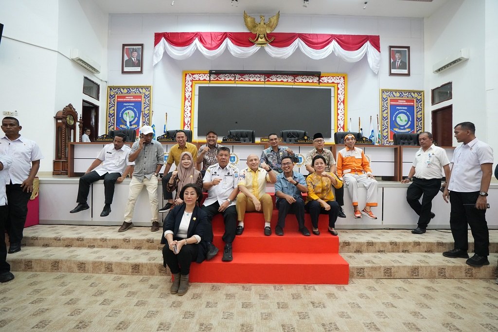 Aksi Mahasiswa UBB di DPRD Babel, Gubernur Hidayat Arsani Tunjukkan Komitmen Nyata untuk Pendidikan dan Buruh. (Foto: doc. Humas Diskominfo Babel)