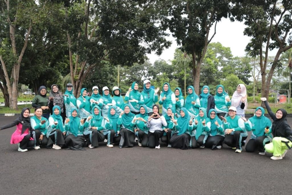Gelar Senam BERANI, Noni Hidayat Ajak PKK Jadi Pelopor Budaya Olahraga di Babel. (Foto: doc. Humas Diskominfo Babel)